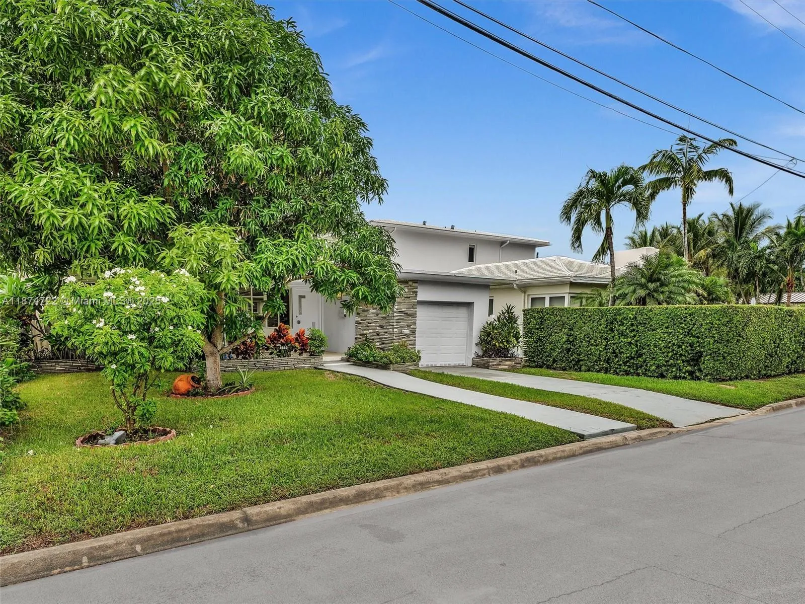 Surfside, Florida 33154, United States, 3 Bedrooms Bedrooms, ,2 BathroomsBathrooms,Residential,Active,212519