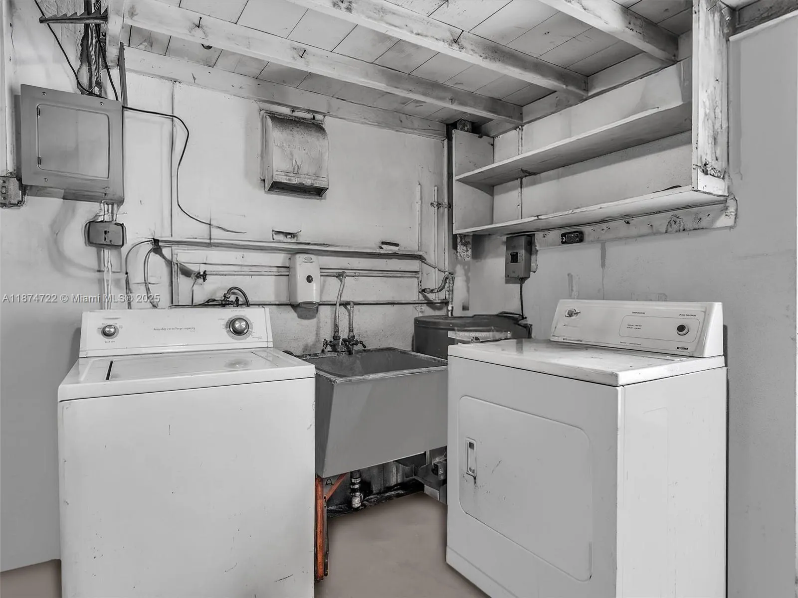 Surfside, Florida 33154, United States, 3 Bedrooms Bedrooms, ,2 BathroomsBathrooms,Residential,Active,212519