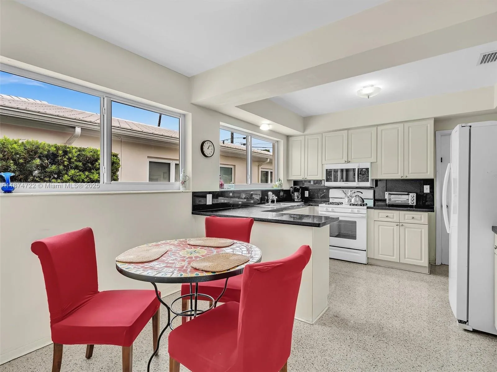 Surfside, Florida 33154, United States, 3 Bedrooms Bedrooms, ,2 BathroomsBathrooms,Residential,Active,212519