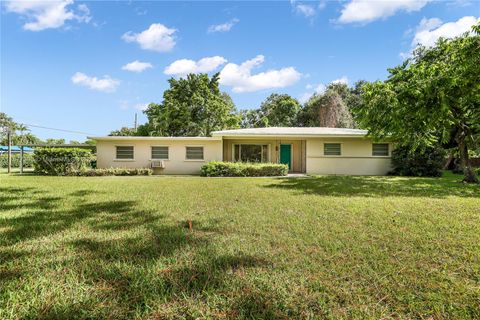 6445 SW 46th Ter Miami FL 33155