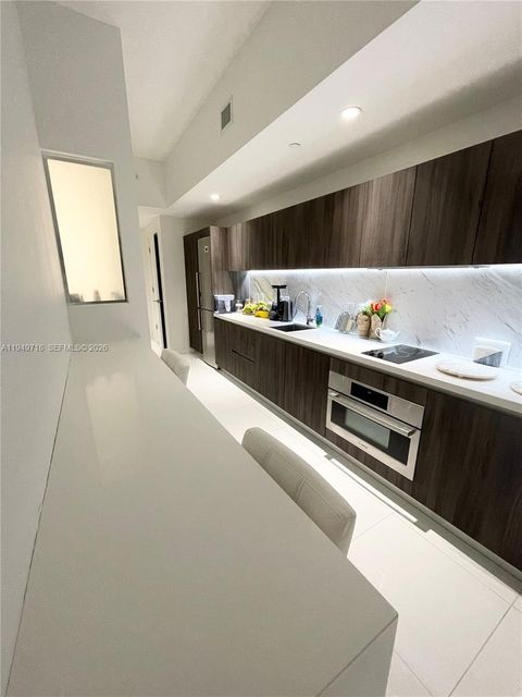 851 NE 1st Ave 305 Miami FL 33132