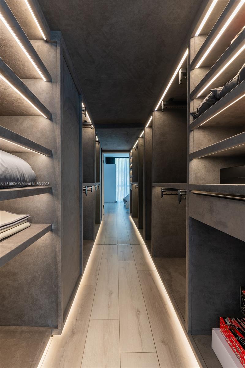 PLAZA OF AMERICAS CONDO P - Residential