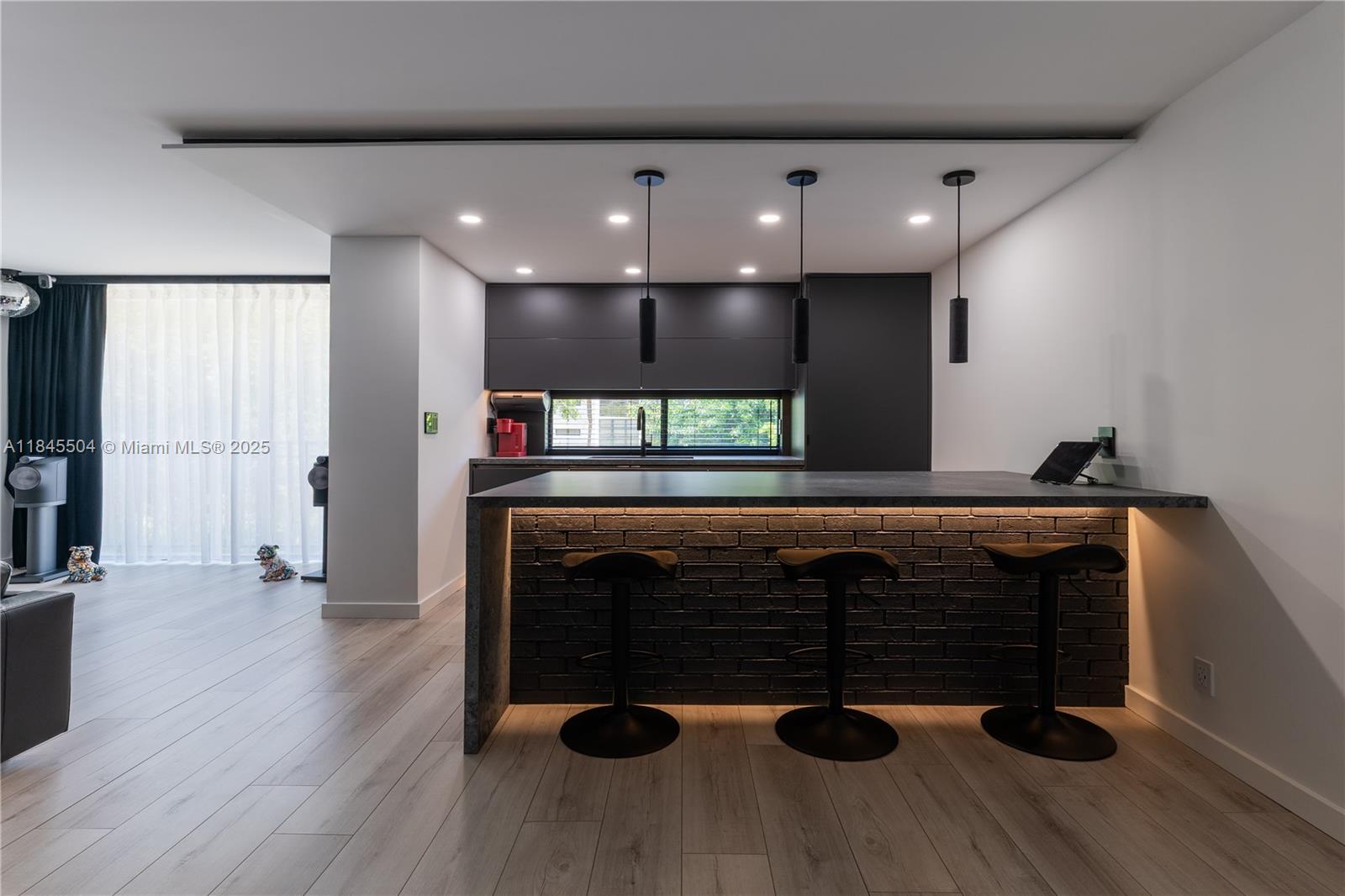 PLAZA OF AMERICAS CONDO P - Residential