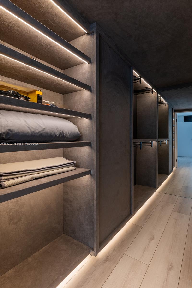 PLAZA OF AMERICAS CONDO P - Residential