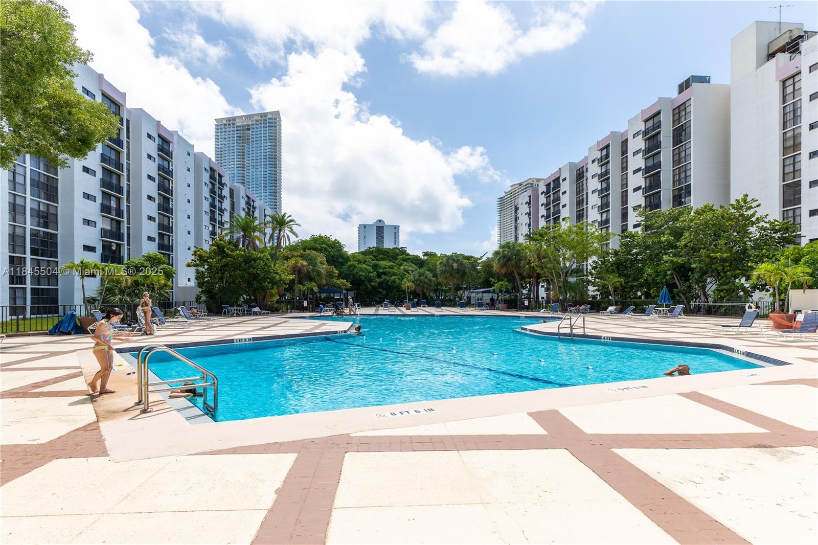 PLAZA OF AMERICAS CONDO P - Residential