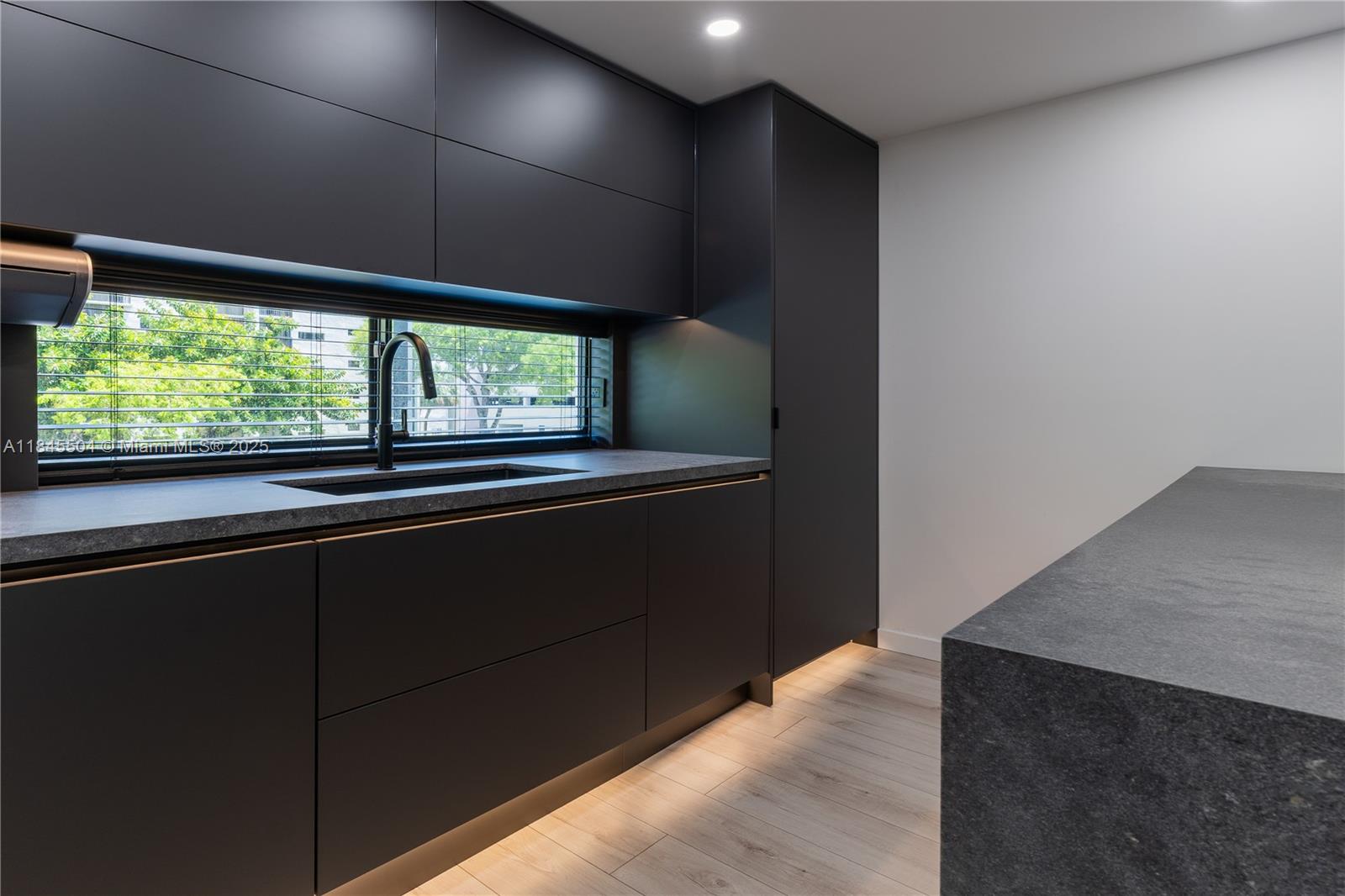 PLAZA OF AMERICAS CONDO P - Residential