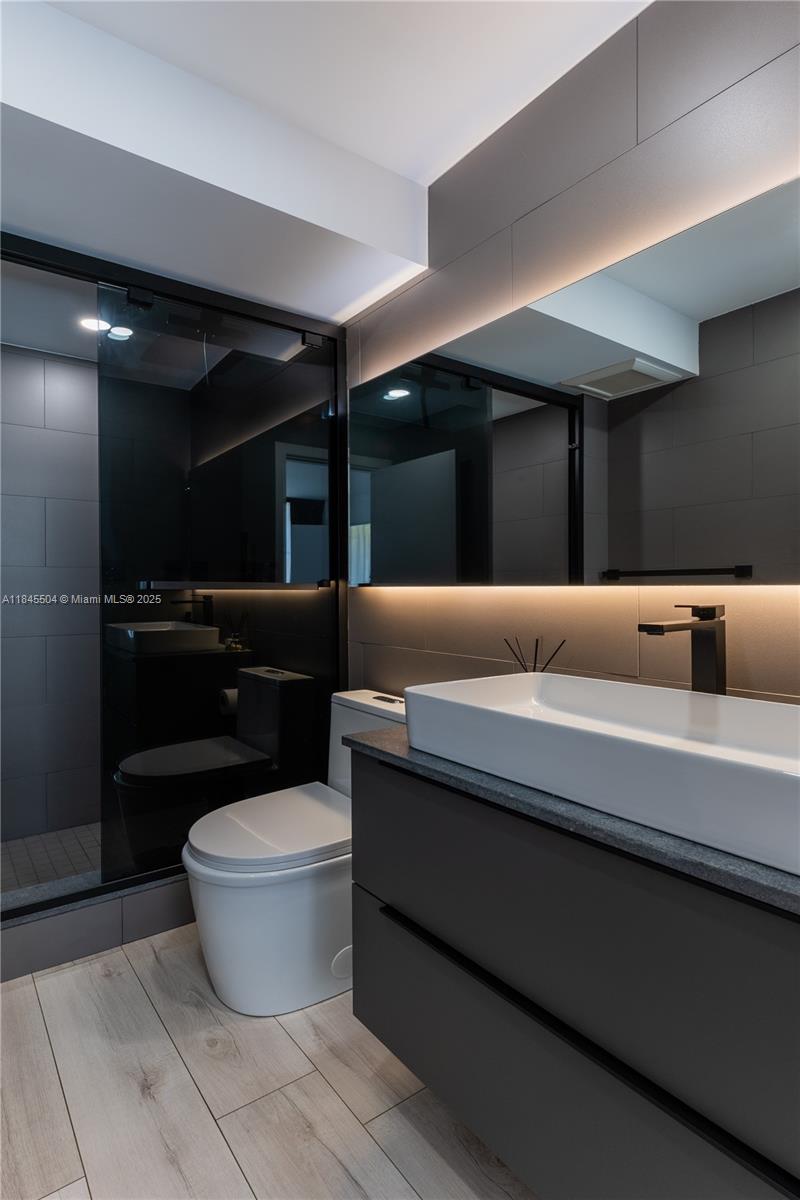 PLAZA OF AMERICAS CONDO P - Residential