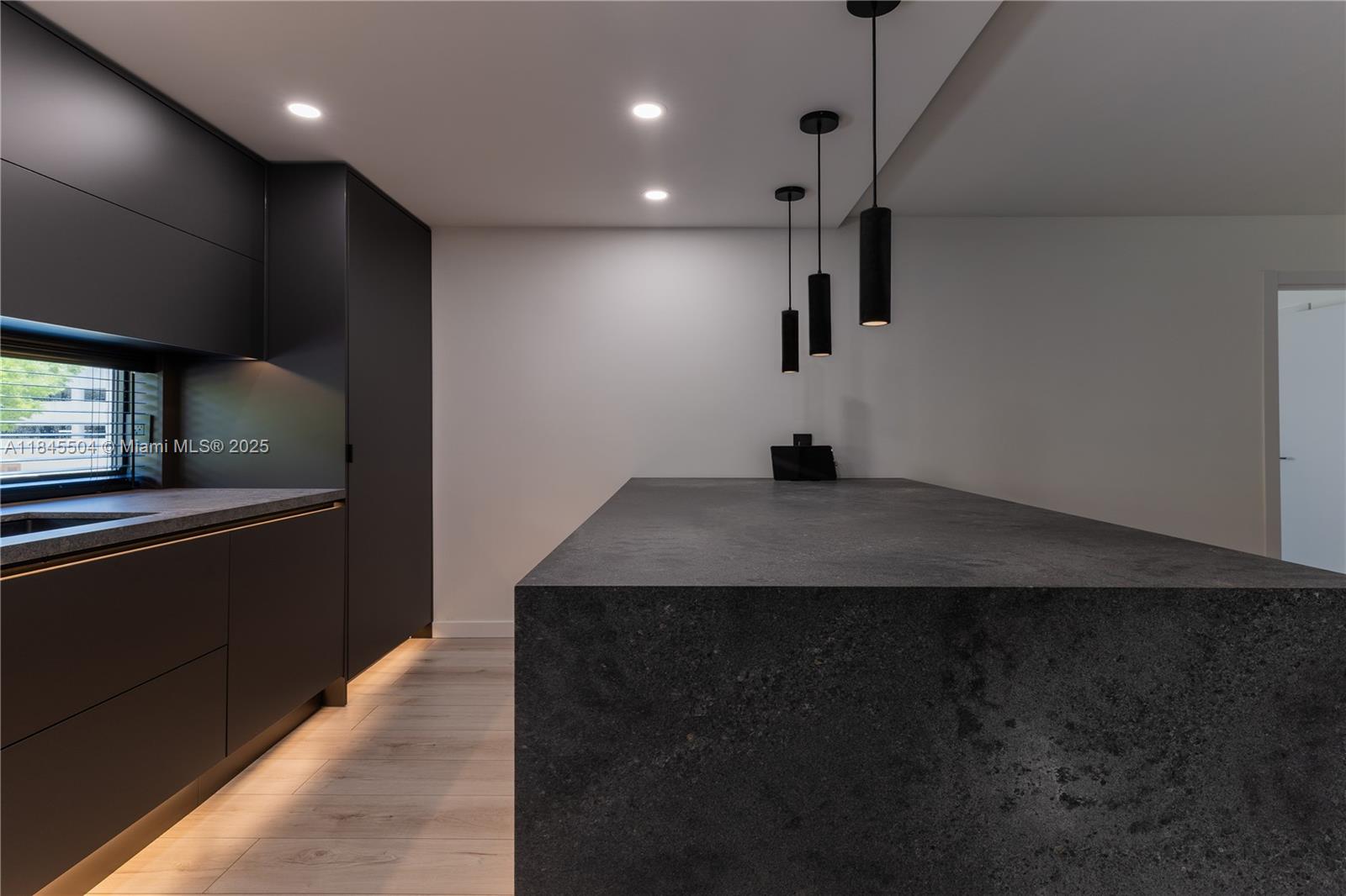 PLAZA OF AMERICAS CONDO P - Residential