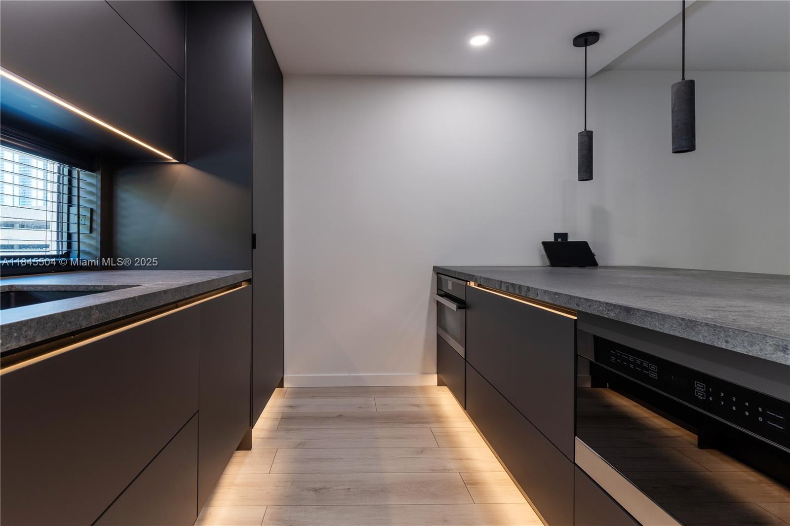 PLAZA OF AMERICAS CONDO P - Residential