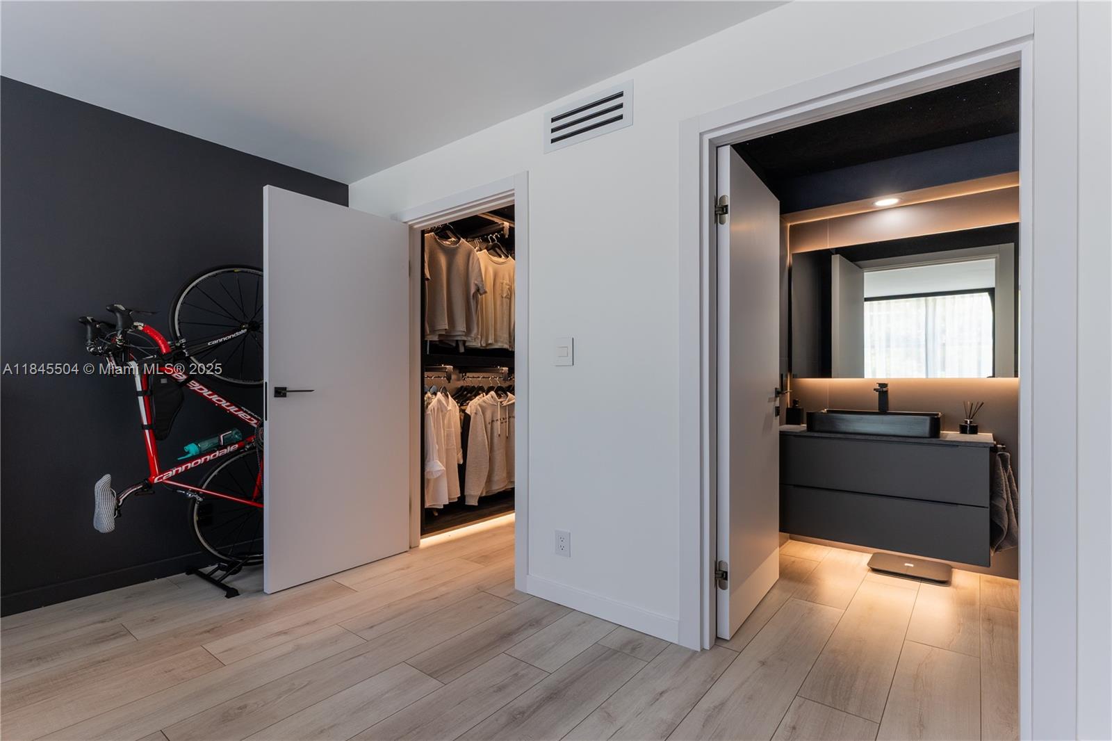 PLAZA OF AMERICAS CONDO P - Residential