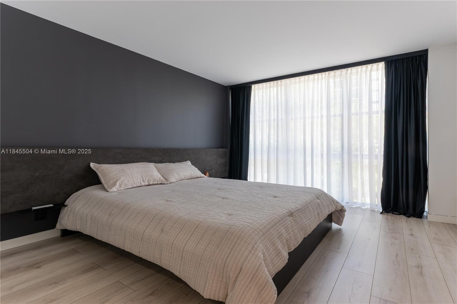 PLAZA OF AMERICAS CONDO P - Residential