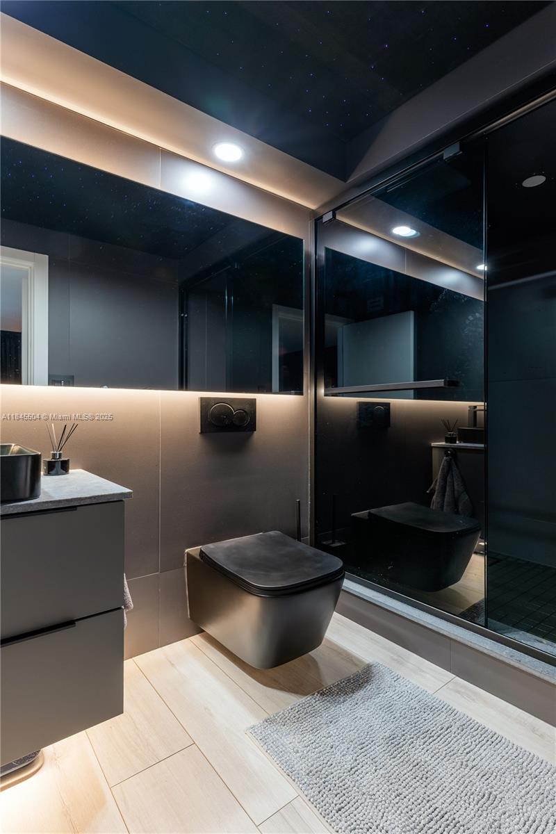 PLAZA OF AMERICAS CONDO P - Residential