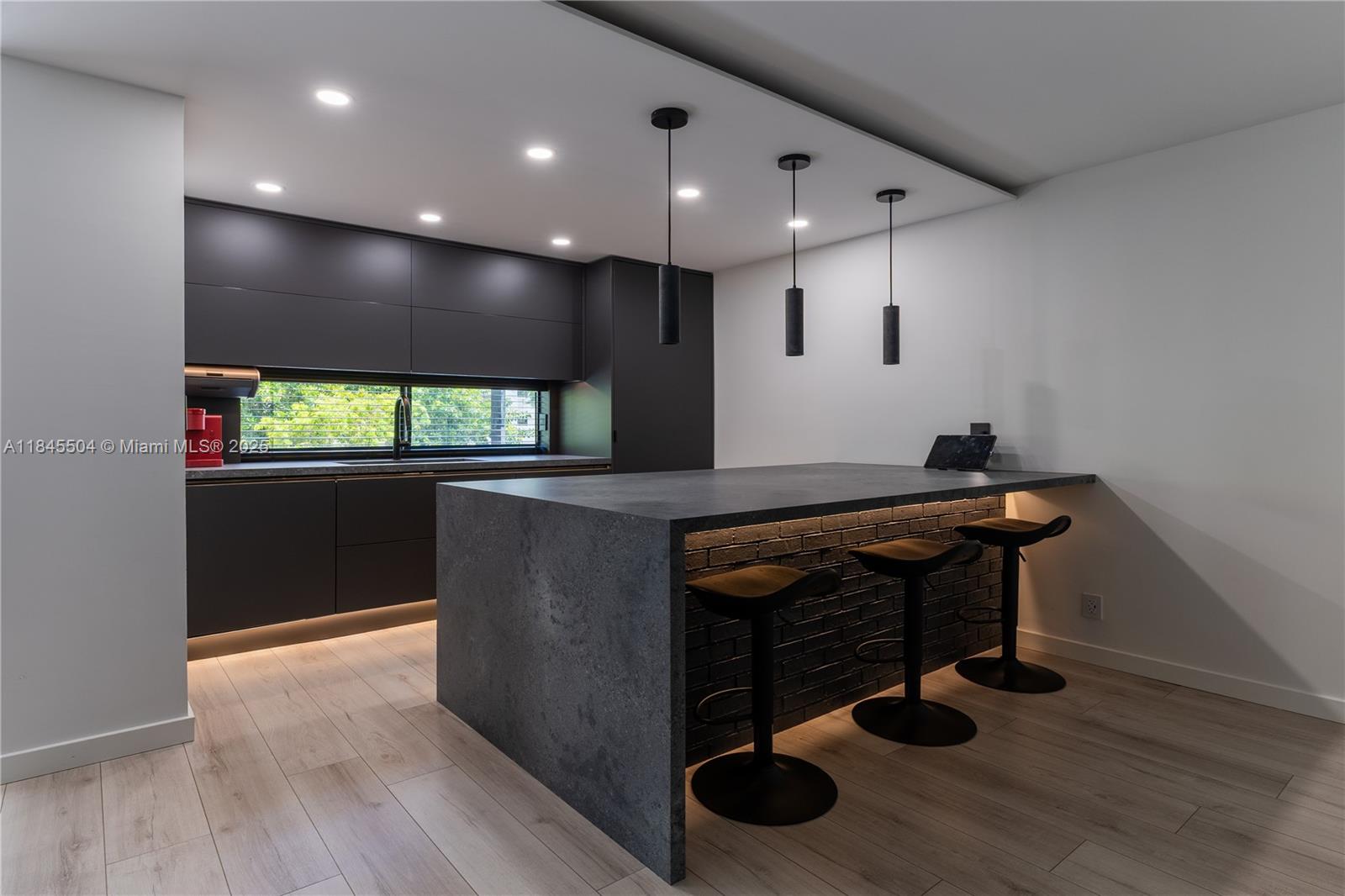 PLAZA OF AMERICAS CONDO P - Residential