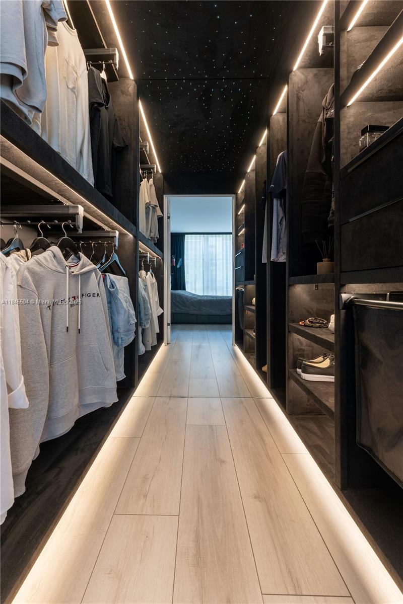 PLAZA OF AMERICAS CONDO P - Residential