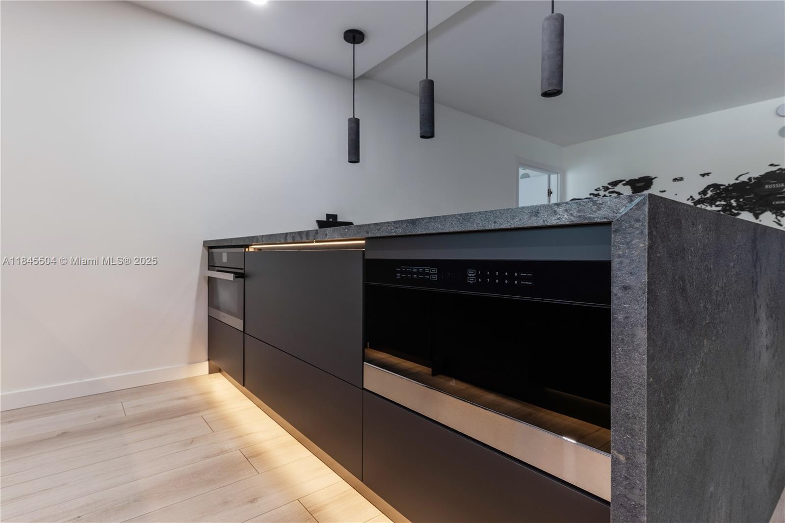 PLAZA OF AMERICAS CONDO P - Residential