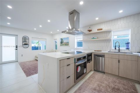 545 NW 47th St Miami FL 33127