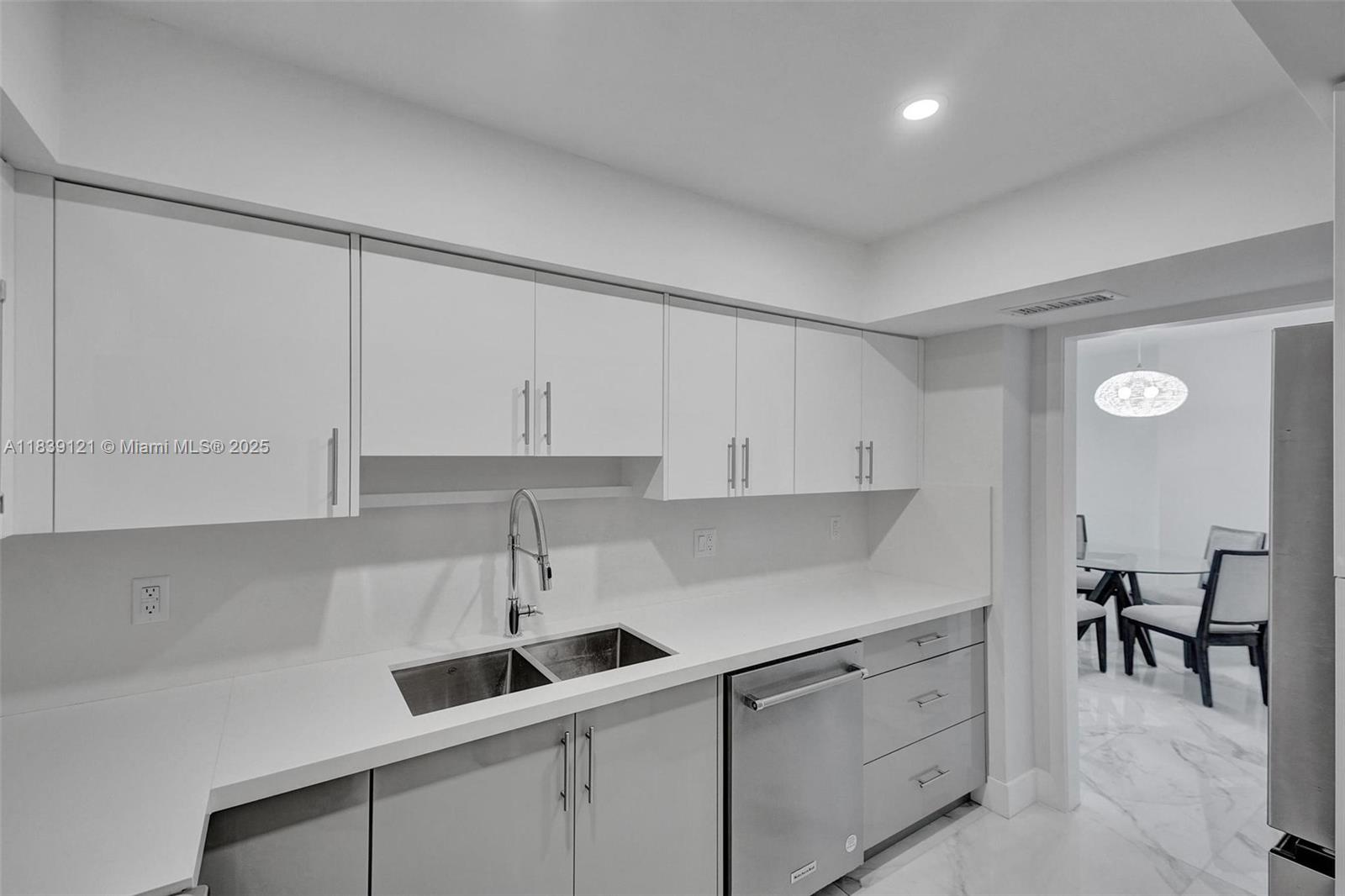 400 Kings Point Dr 616
