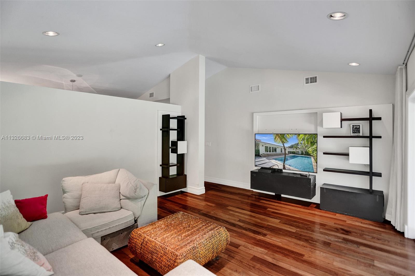 UNIVERSITY ESTATES - Residential