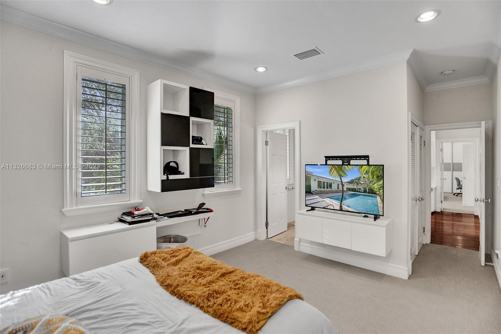 UNIVERSITY ESTATES - Residential