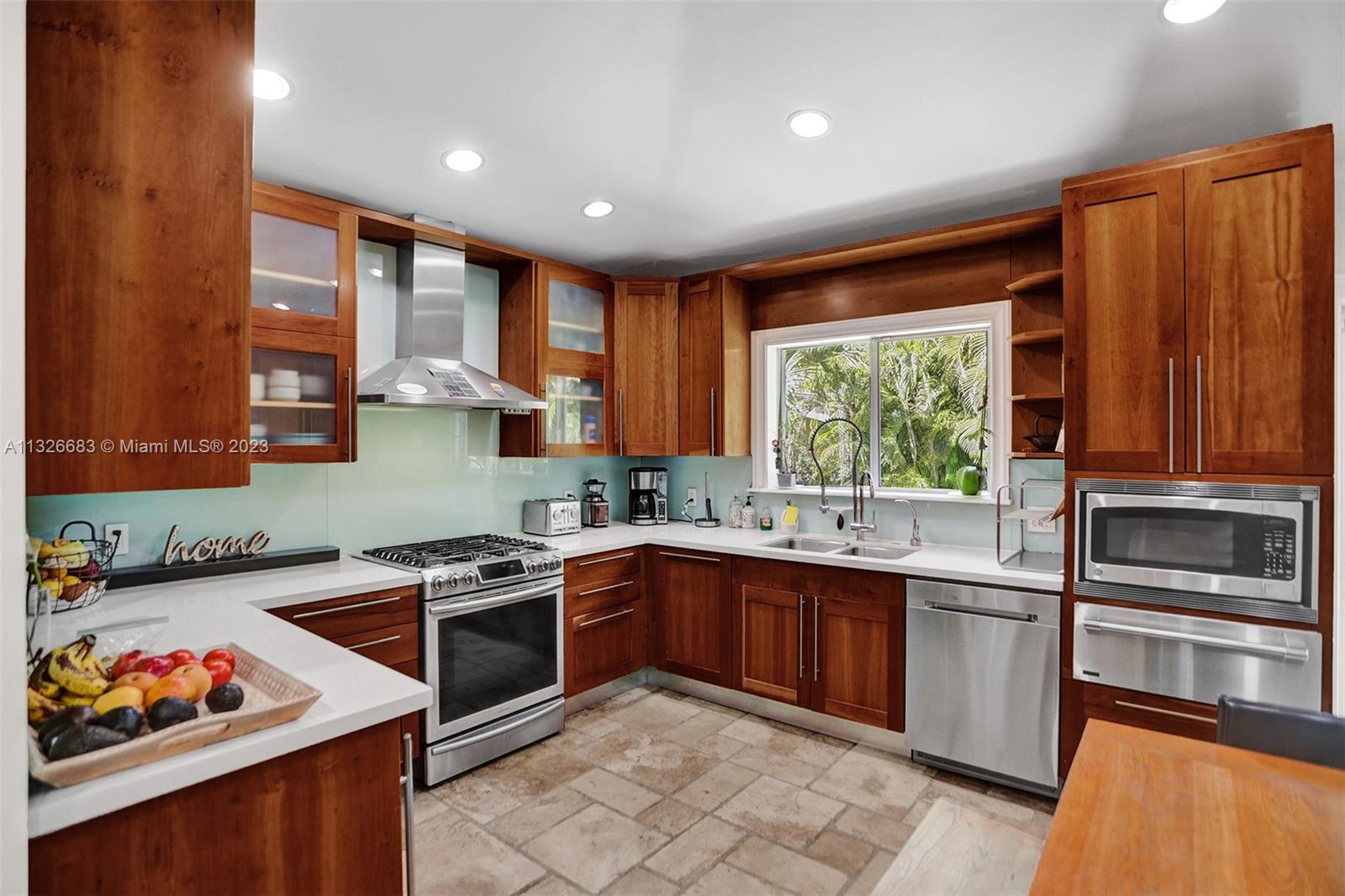 UNIVERSITY ESTATES - Residential