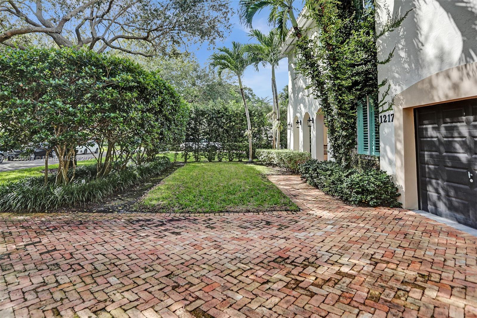 UNIVERSITY ESTATES - Residential