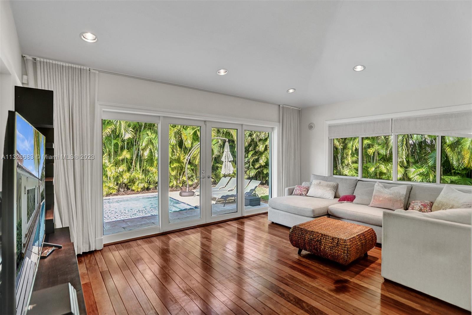 UNIVERSITY ESTATES - Residential