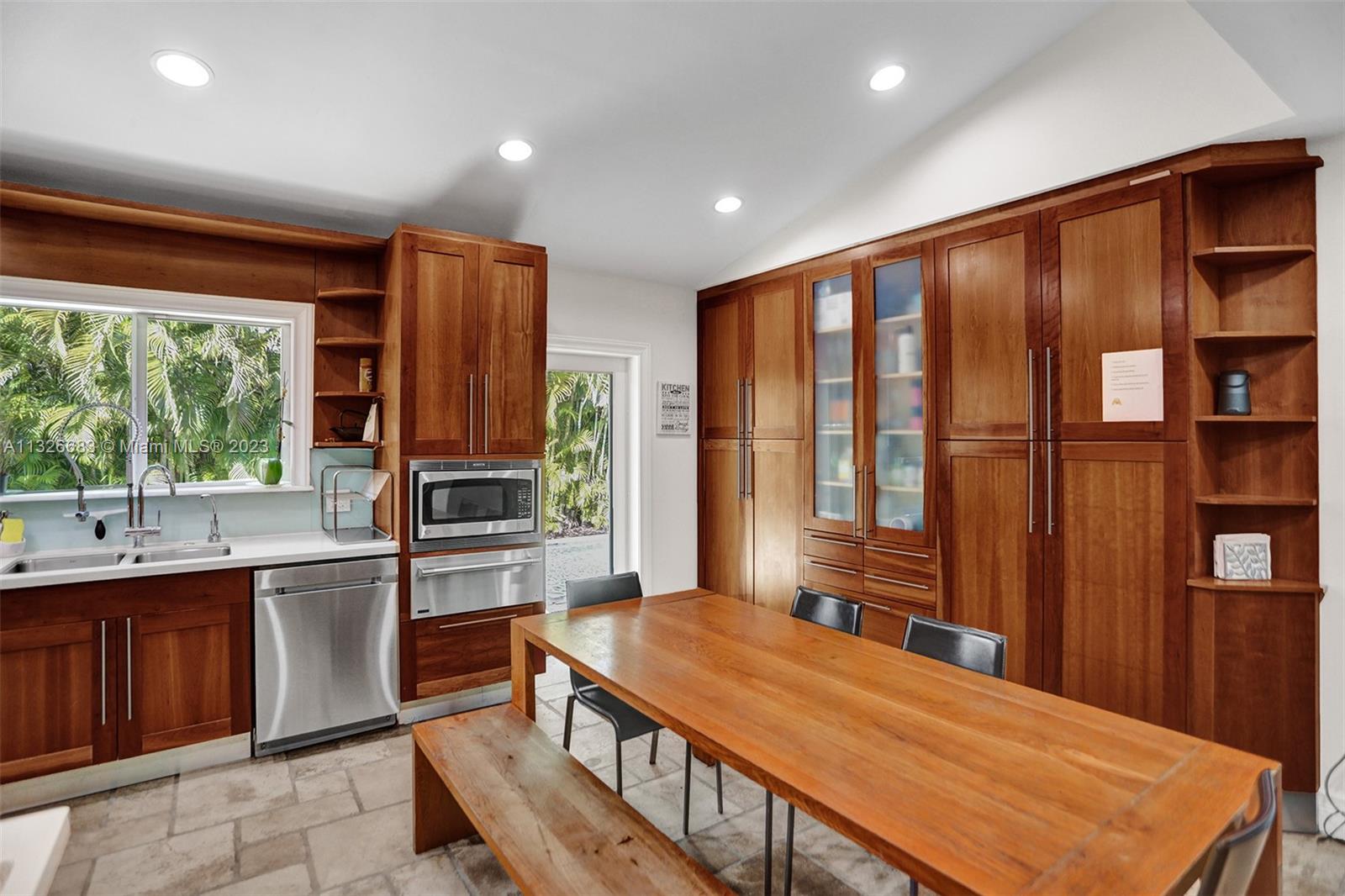 UNIVERSITY ESTATES - Residential