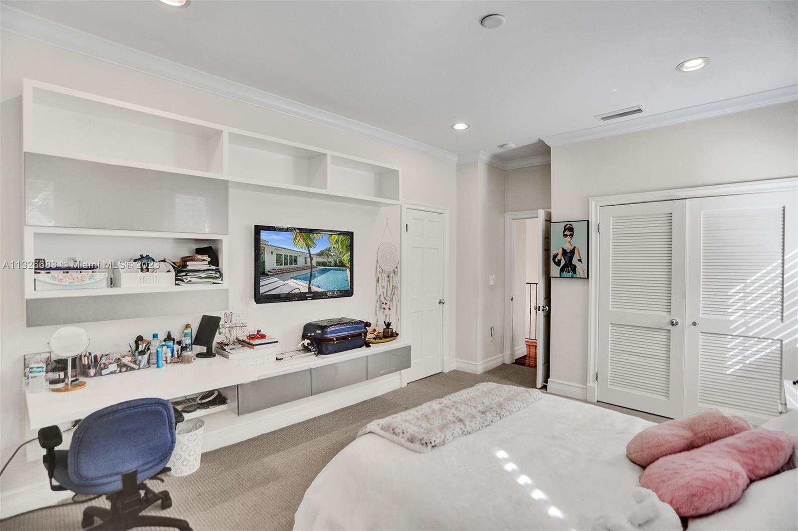 UNIVERSITY ESTATES - Residential