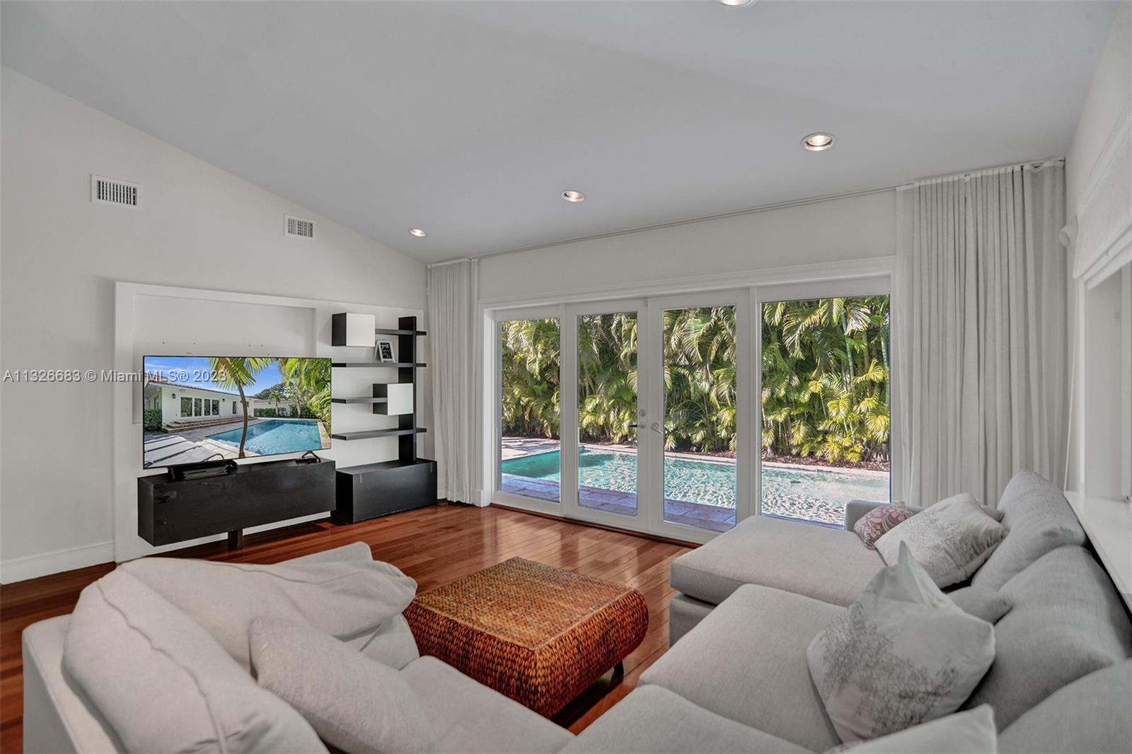 UNIVERSITY ESTATES - Residential