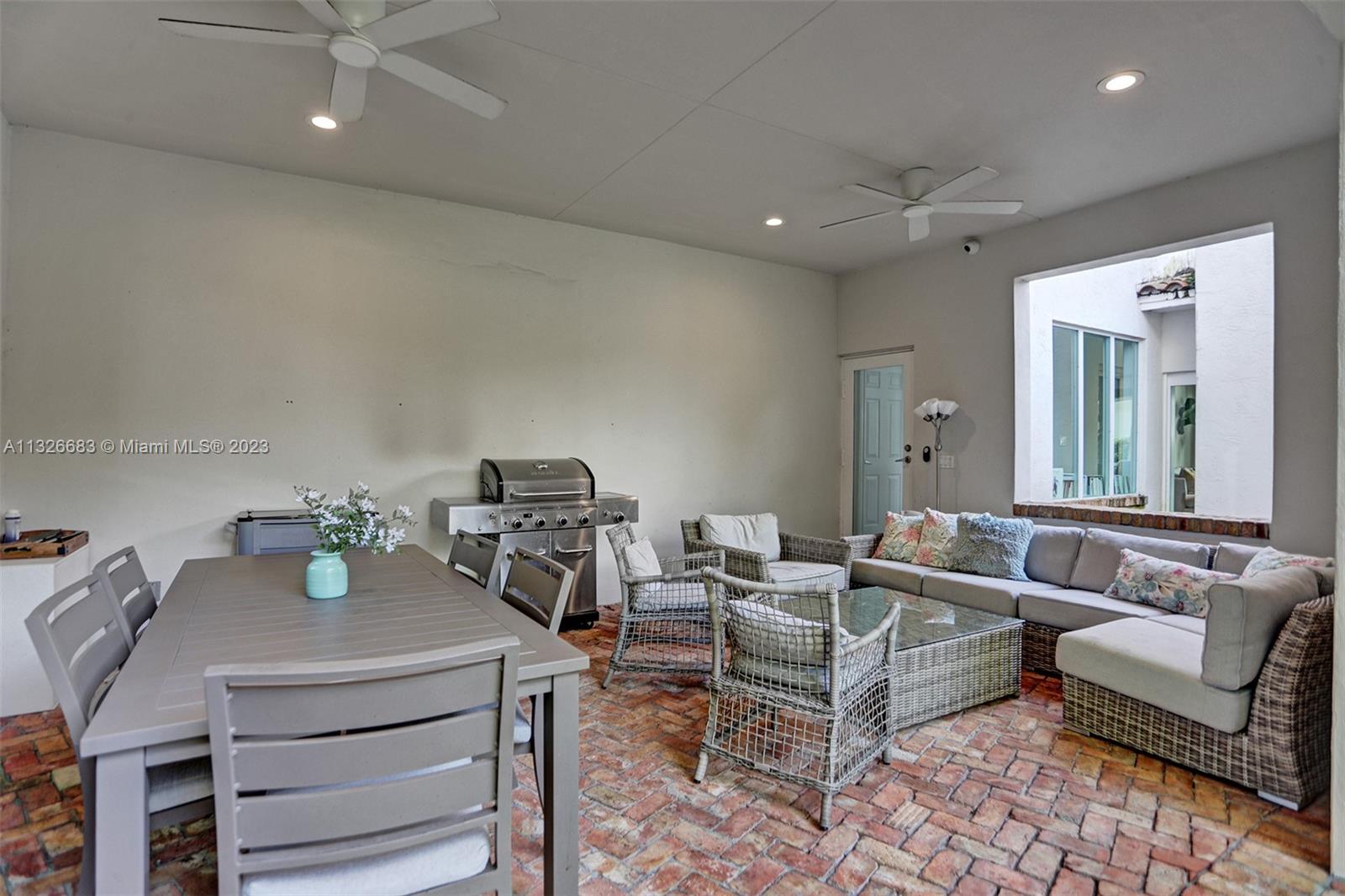 UNIVERSITY ESTATES - Residential