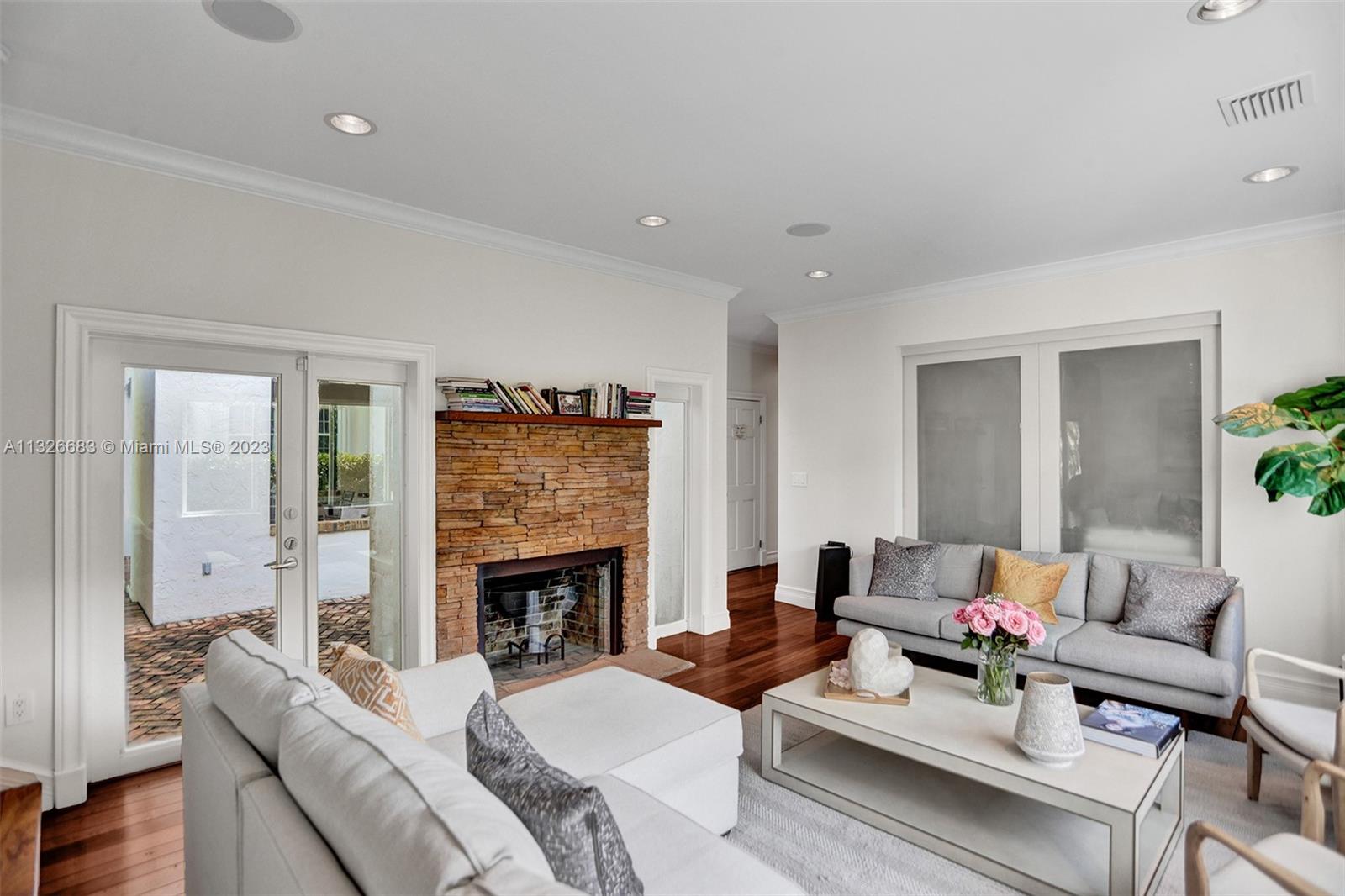 UNIVERSITY ESTATES - Residential