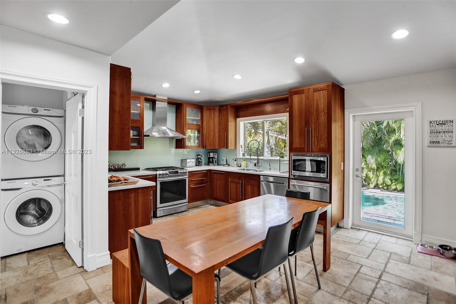 UNIVERSITY ESTATES - Residential