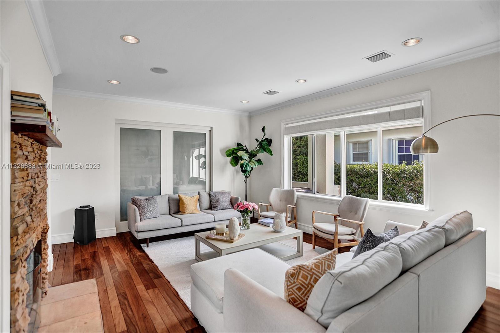 UNIVERSITY ESTATES - Residential