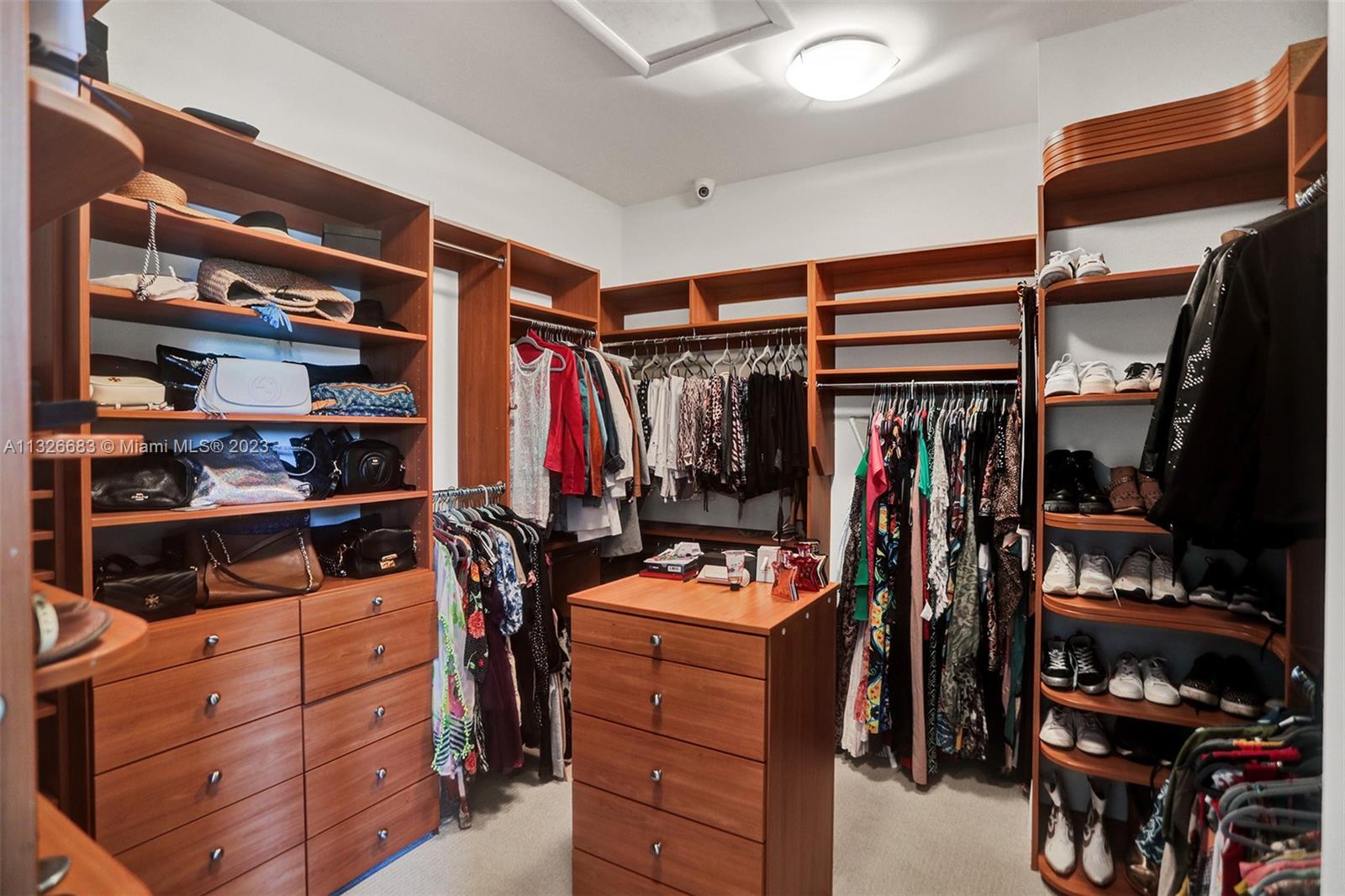 UNIVERSITY ESTATES - Residential