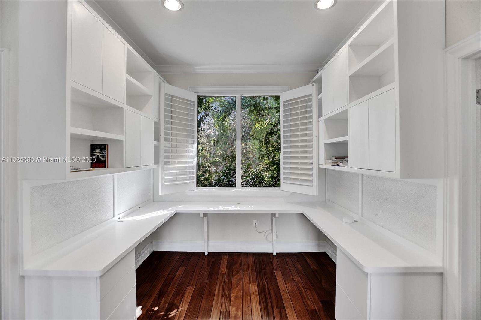 UNIVERSITY ESTATES - Residential