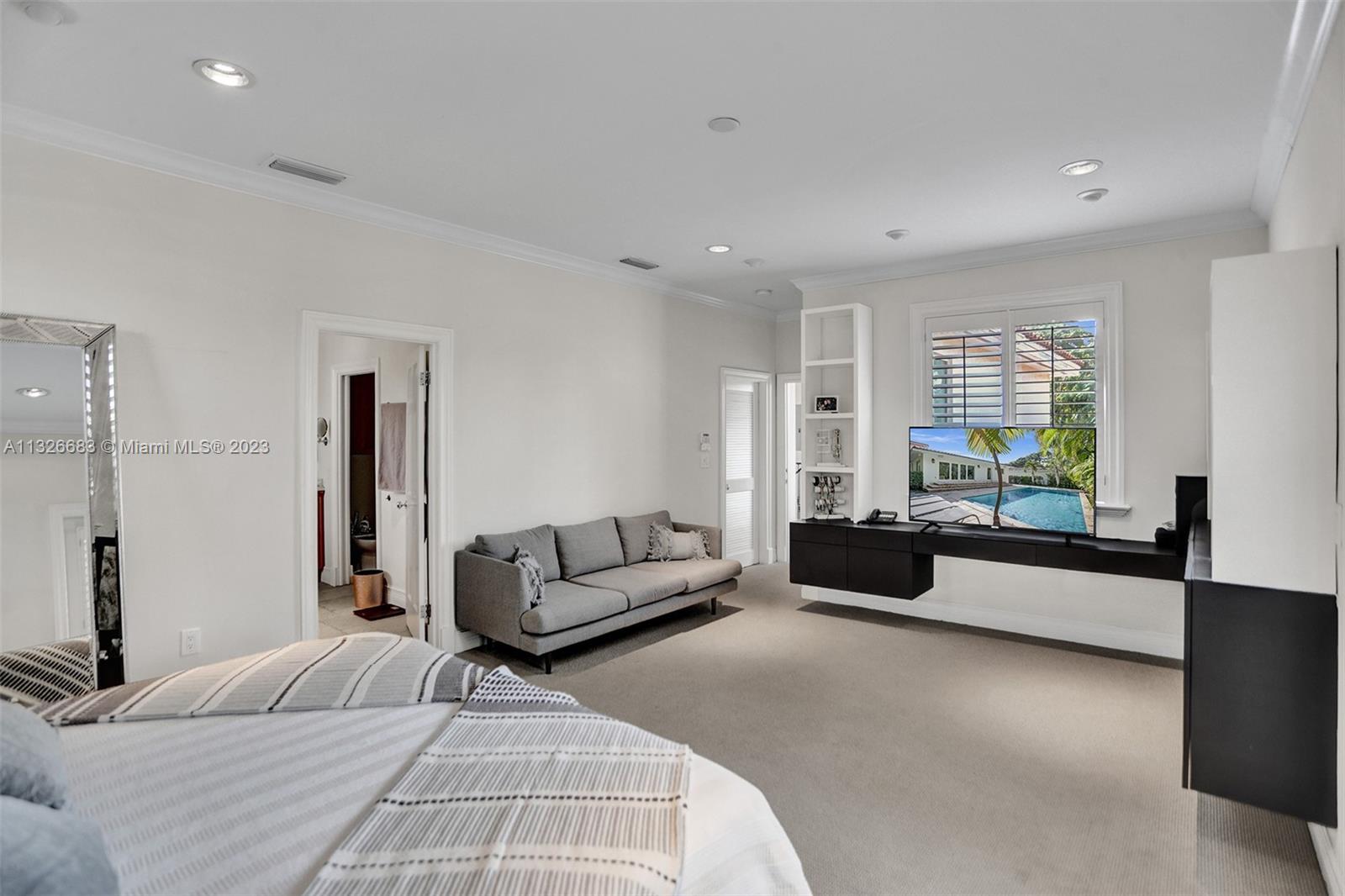 UNIVERSITY ESTATES - Residential