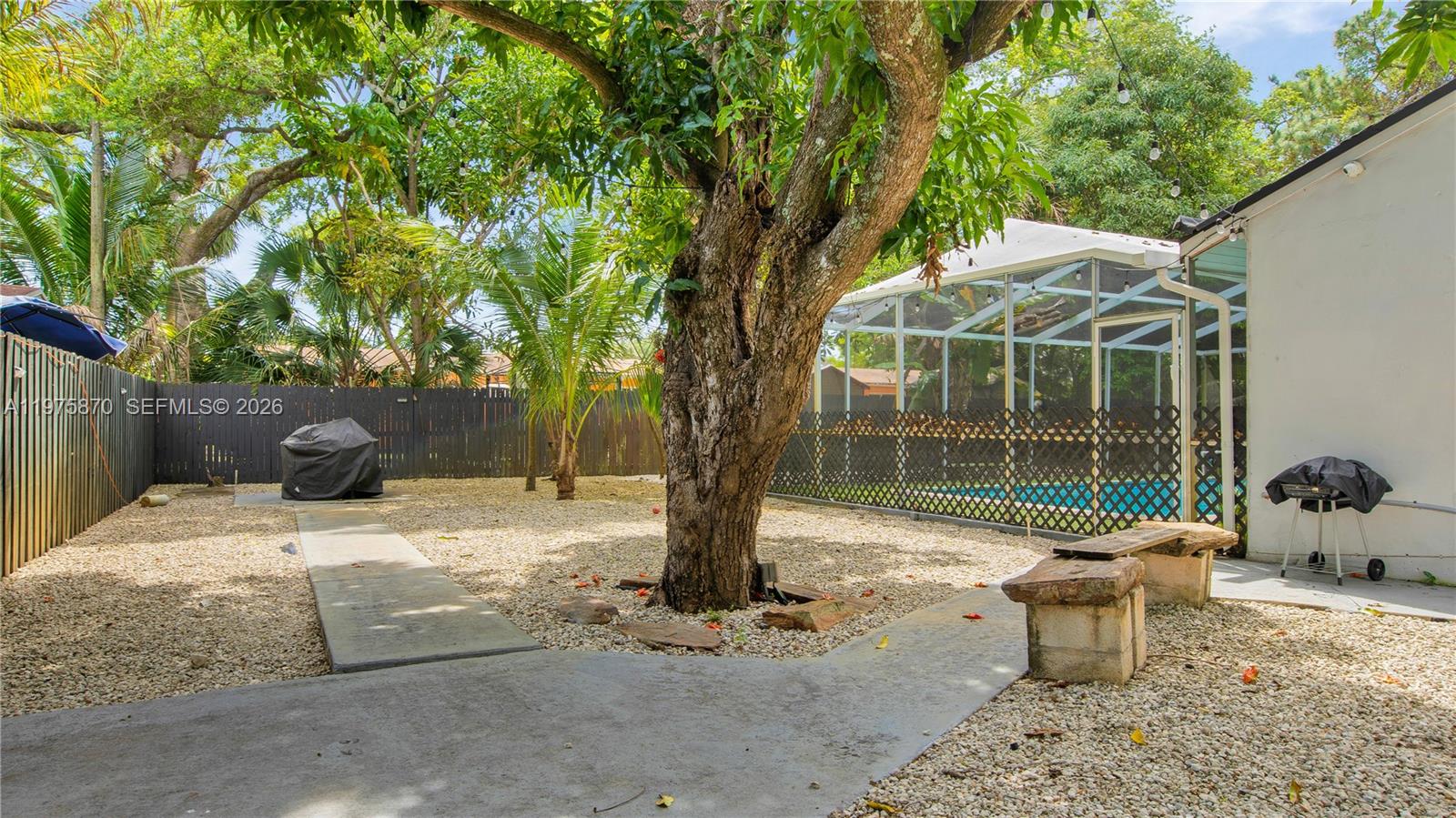 ARCH CREEKS ESTATES - Residential Lease