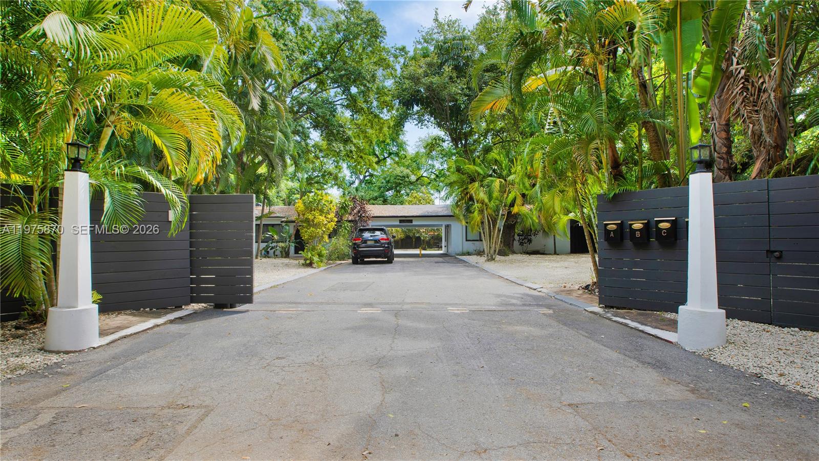 ARCH CREEKS ESTATES - Residential Lease