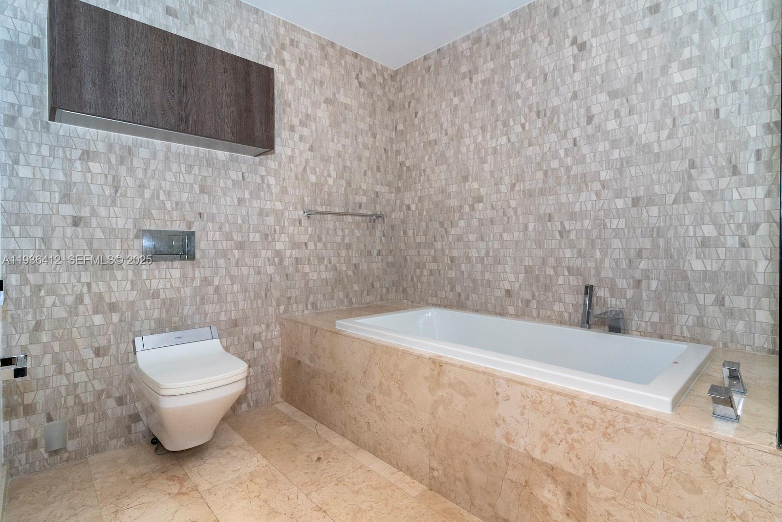 REACH CONDO - Residential