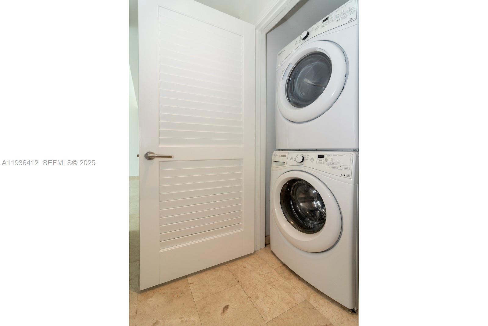 REACH CONDO - Residential