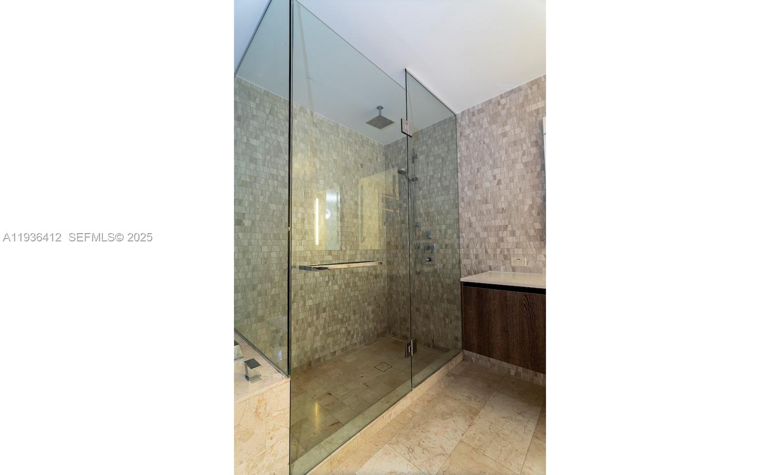 REACH CONDO - Residential