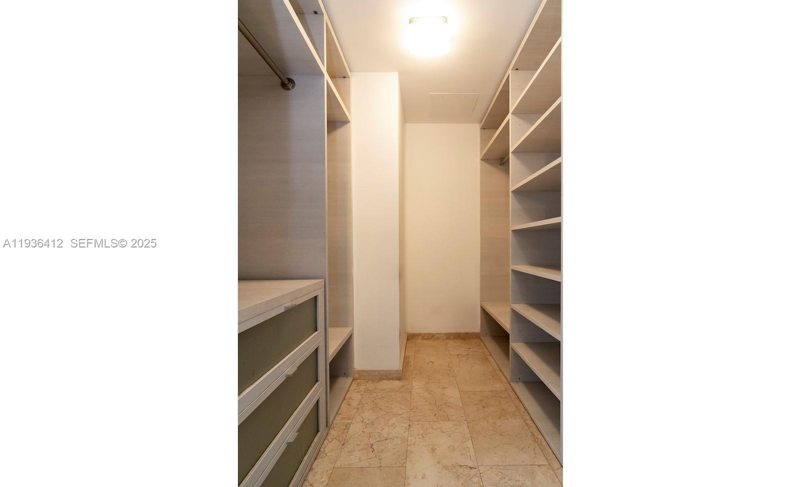 REACH CONDO - Residential