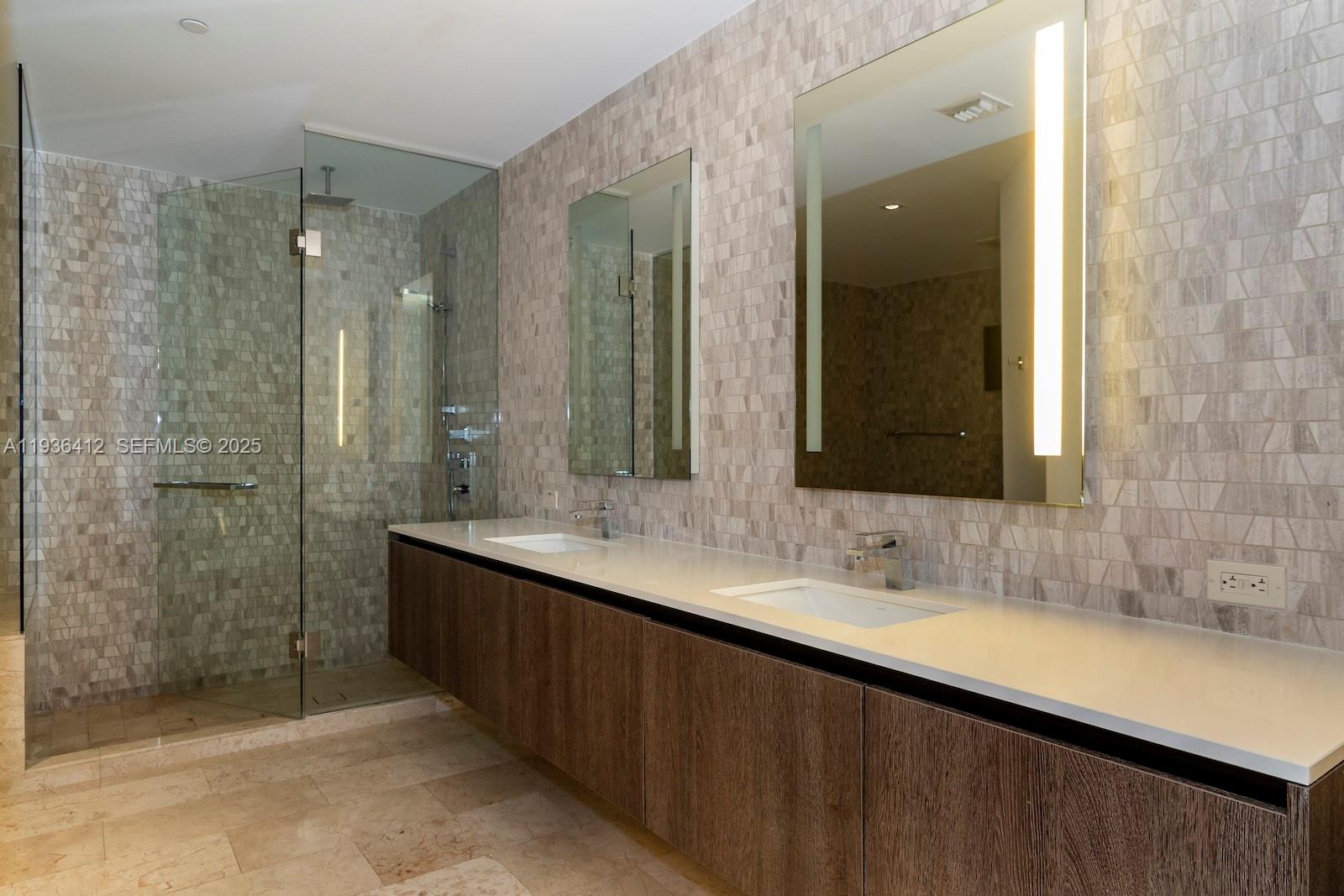 REACH CONDO - Residential