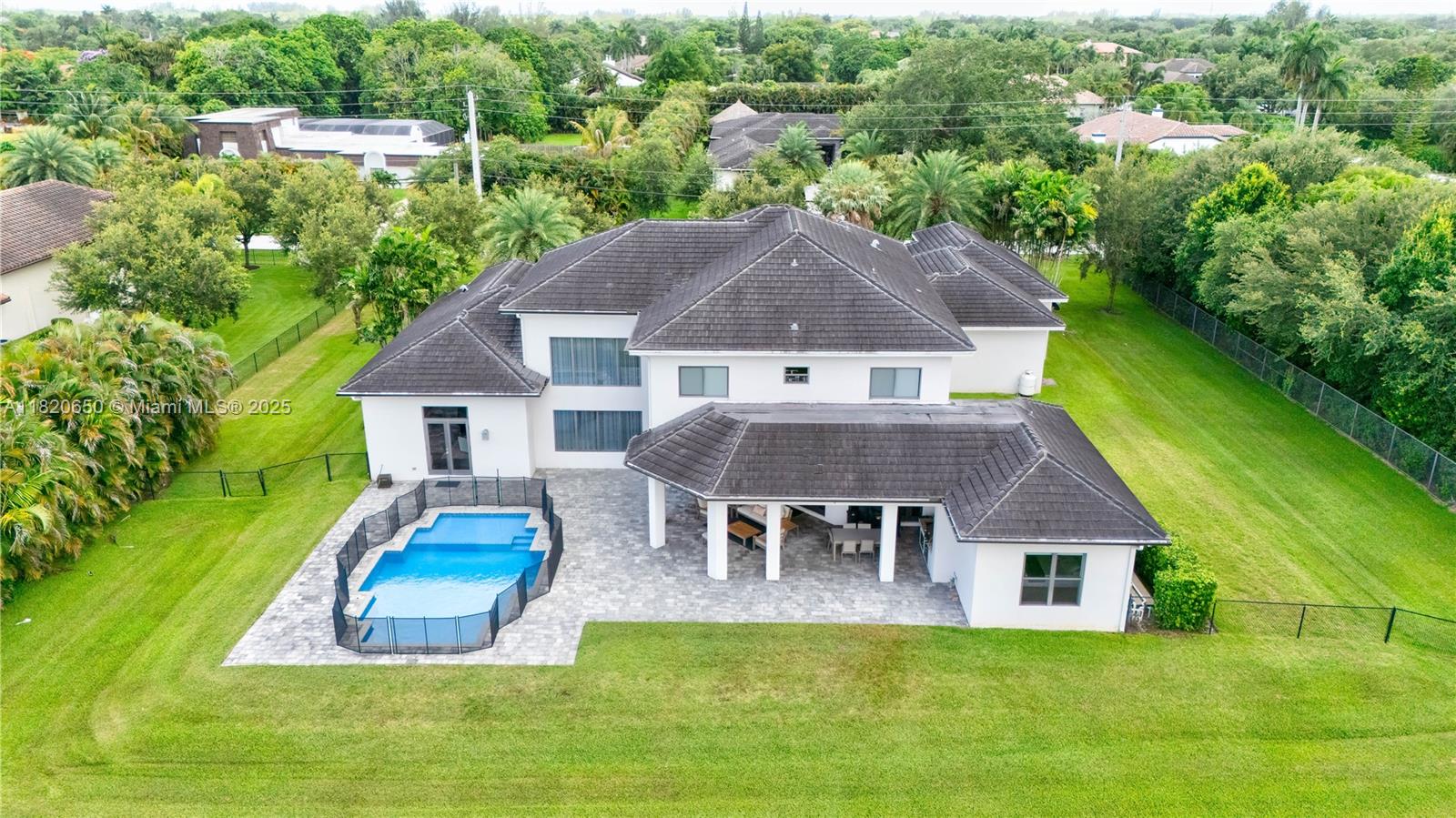 11901 Nw 12th St, Plantation, Miami-Dade County, Florida - 7 Bedrooms  
6 Bathrooms - 