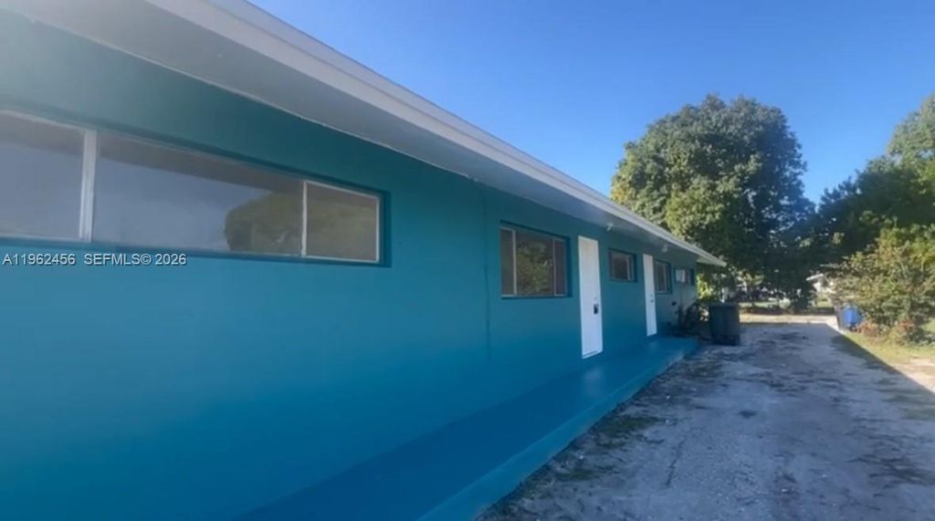 Photo of 907 N 20th St #B, Fort Pierce, FL 34950 (MLS # A11962456)