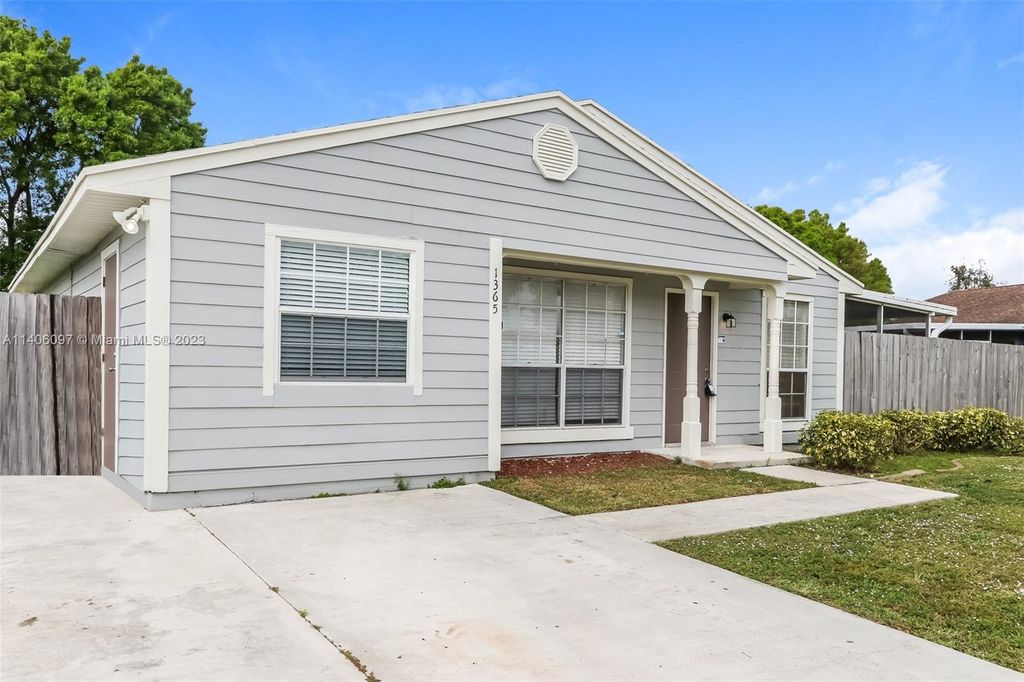 Photo of 1365 Savoyard Way, Royal Palm Beach, FL 33411 (MLS # A11406097)