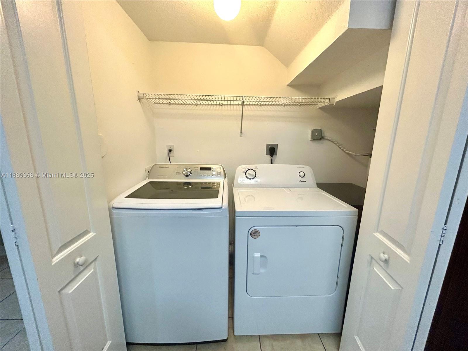 VENETIA GROVE - Residential