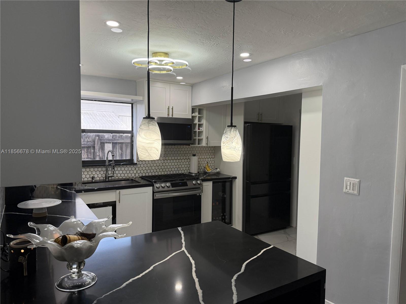 Location! Nice, Bright, Cozy, and Remodeled Single Family Home, 3 Bedroom, 2 Bath, Ready to Move. House Is in a Quiet Area in Hollywood. Close to shopping, hospitals, restaurants, supermarkets, Schools, Hard Rock casino, Hollywood beach, Fort Lauderdale Airports, Turpike and I -95.
A perfect family home, full of convenient features comfortable & Location.