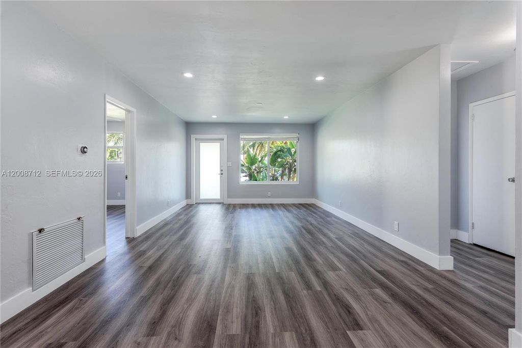 Photo of 326 SE 3rd Ter, Dania Beach, FL 33004 (MLS # A12008712)