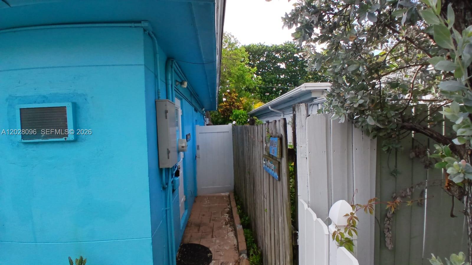 LAUDERDALE BEACH - Residential